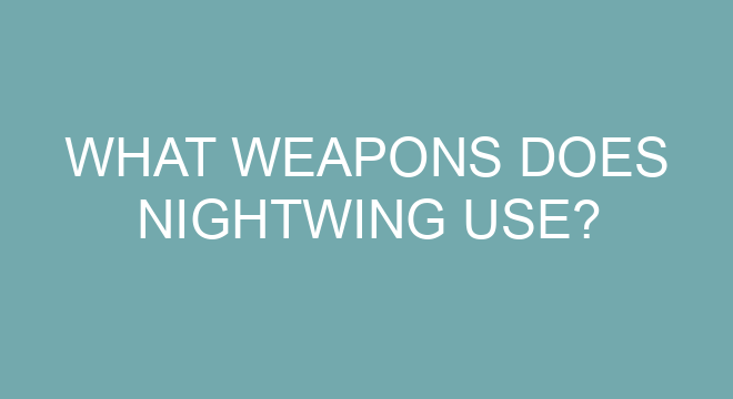 What Weapons Does Nightwing Use?